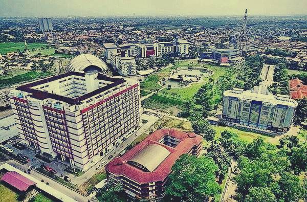 Kampus Perkuliahan Telkom University Di Kota Bandung Jawa Barat